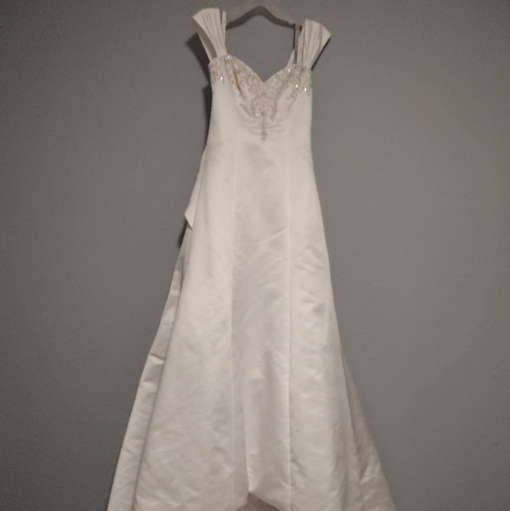Beautiful Satin, trained, elegant beading wedding dress